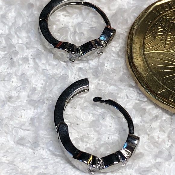 Small dainty hoop heart earrings/huggies-new, never worn - Picture 5 of 7